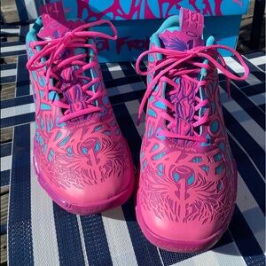 LaMelo basketball shoes 10.5